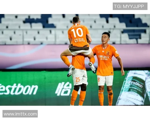 南京羽毛球队在邀请赛中以70分稳居积分榜首位展现强劲实力